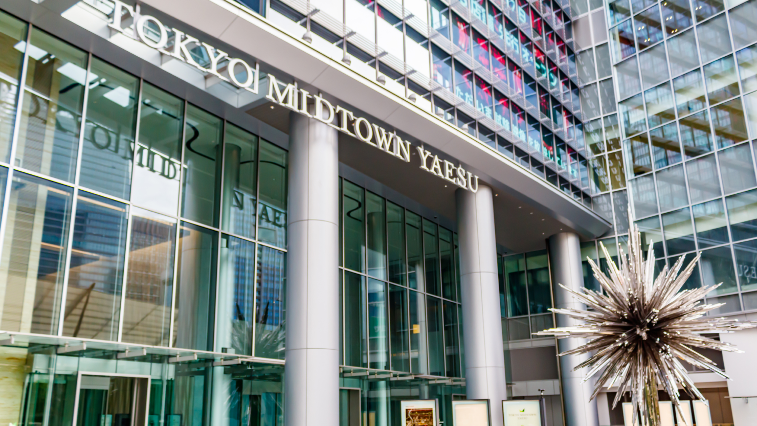 ショップ＆レストラン、オフィス、バスターミナル、屋上テラスが集約された東京駅直結の複合商業施設「東京ミッドタウン八重洲」