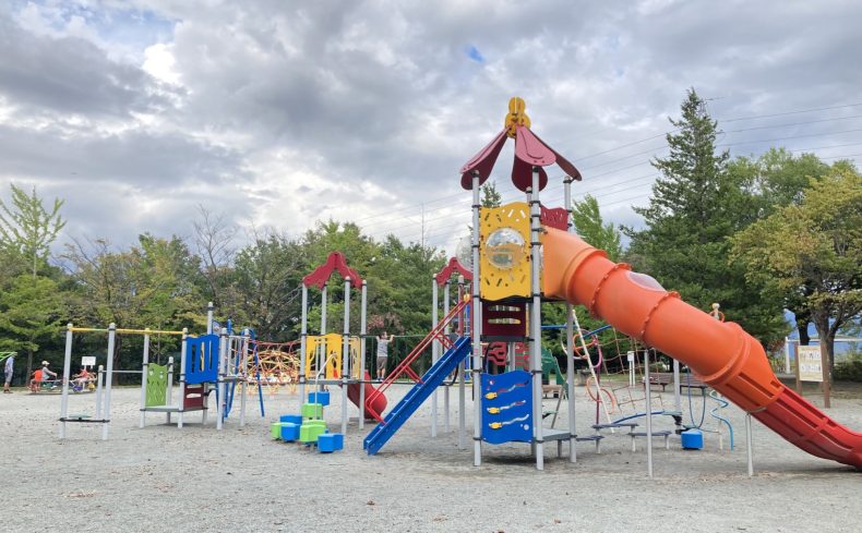 山梨県「南アルプス市」は遊具が充実した公園が多数！ 子育て世帯必見の街