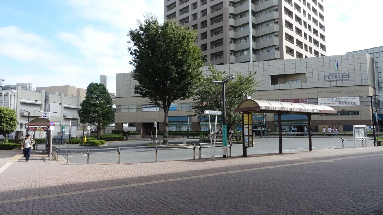 石神井公園駅北口のバスロータリー