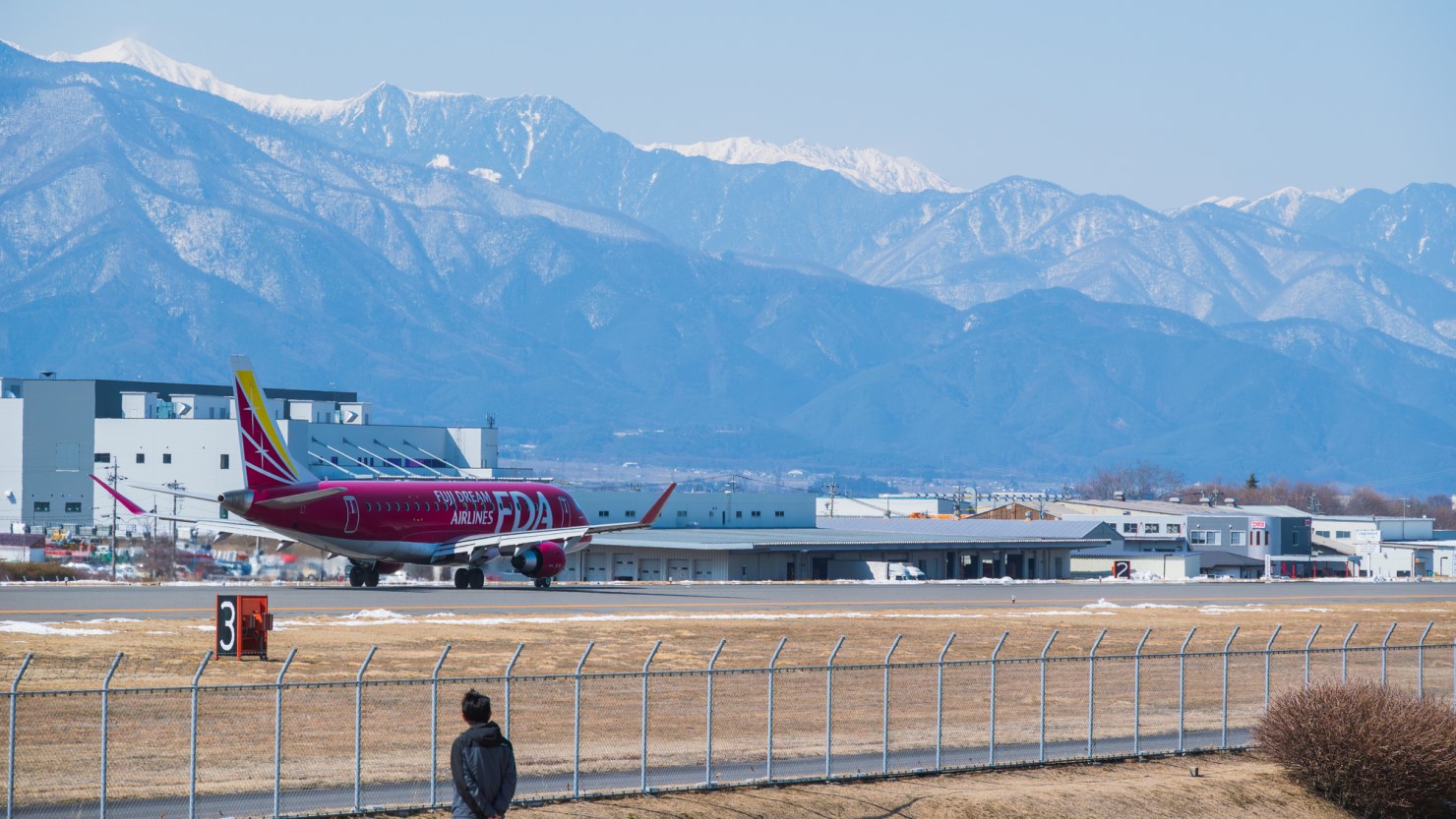 飛行機の離着陸を眺められるスカイパーク
