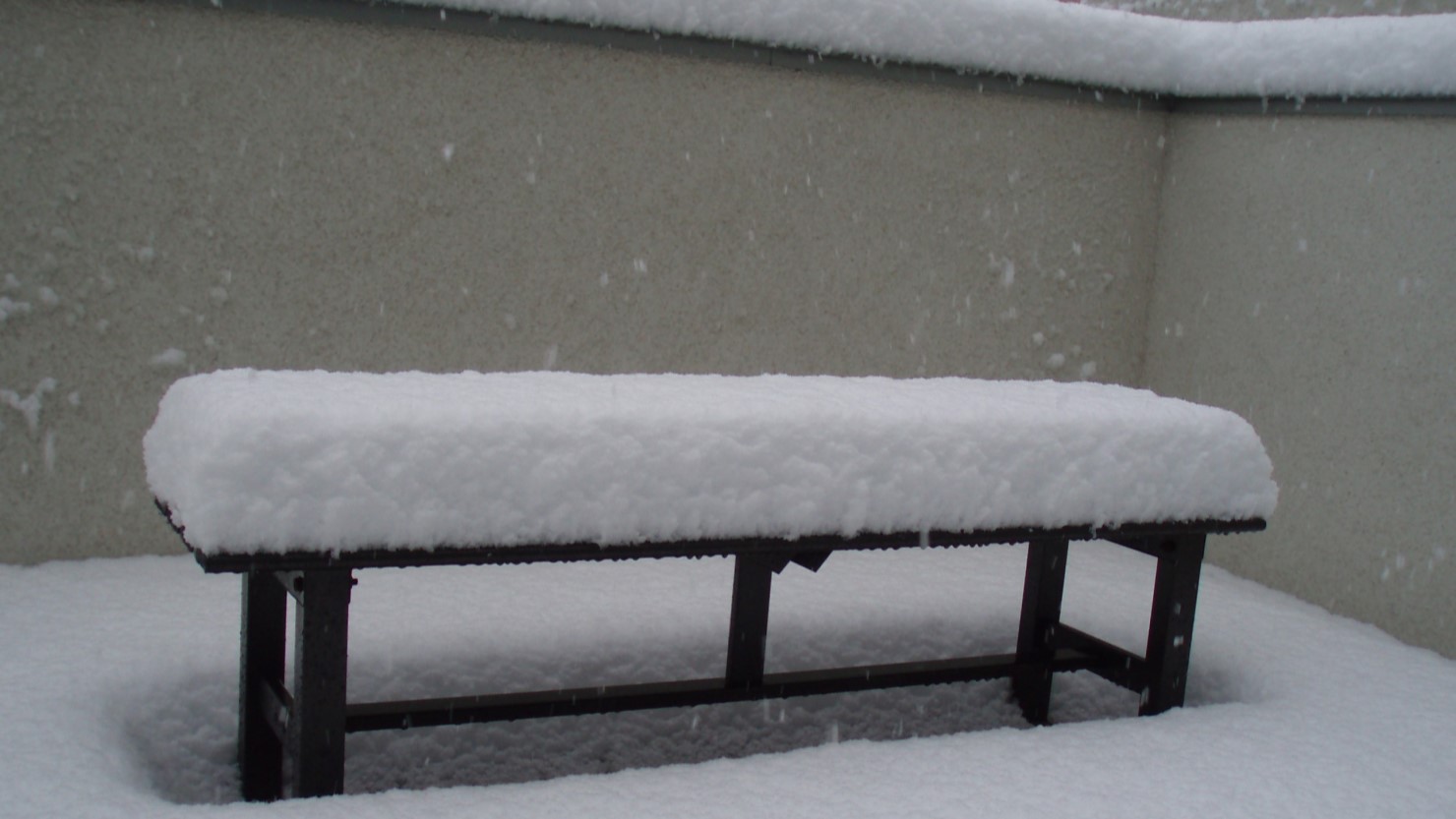 大雪が降った日のベランダの様子