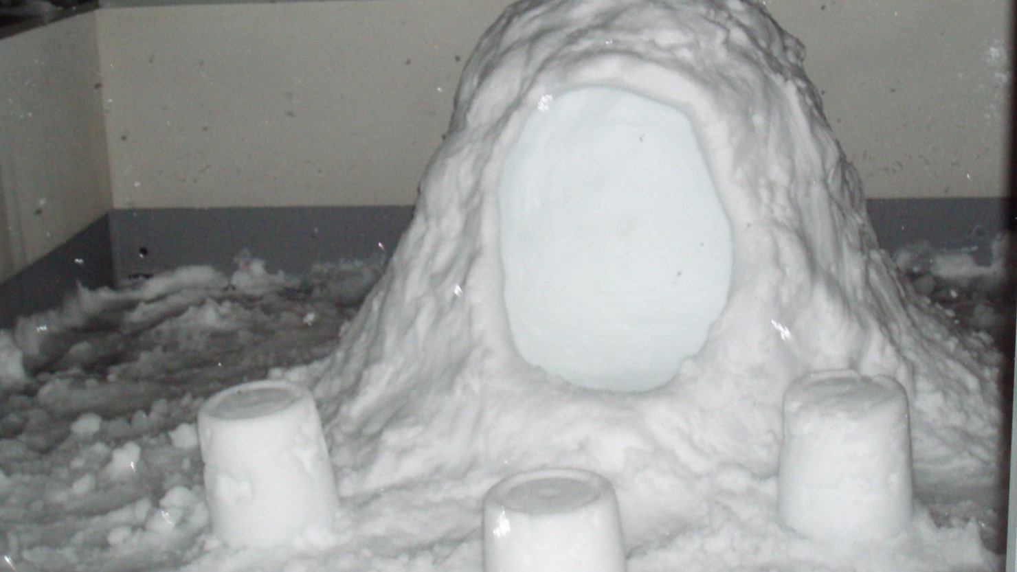 完成した手作りかまくら