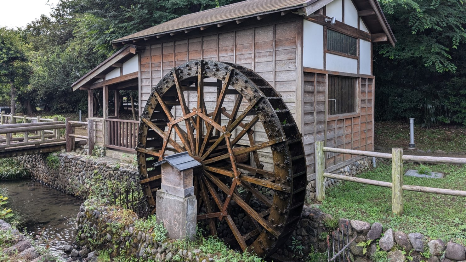 水車小屋（向島用水親水路）