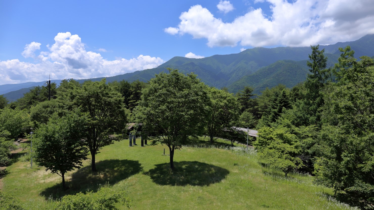 遊具があるほかバーベキューも楽しめる