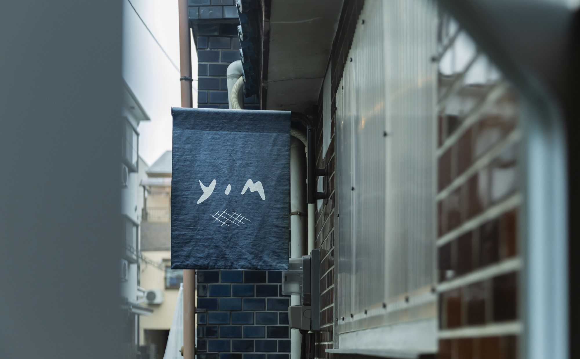 大阪・がもよん（蒲生4丁目）にある『yim coffee&crafts』。アジア各国の美しい手仕事に魅せられ、旅気分を誘うカフェと雑貨のお店