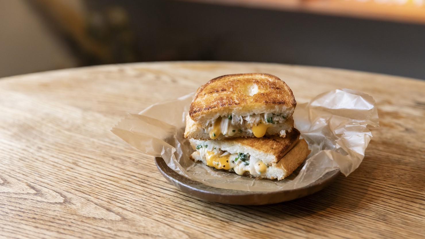 自家製ツナととろとろチーズが絶品のツナメルトサンド（800円）