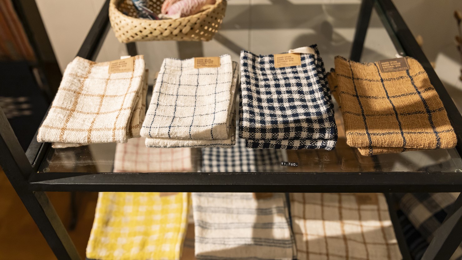 ラオスの少数民族タイ・ルー族のタオルは大・中・小とサイズも豊富