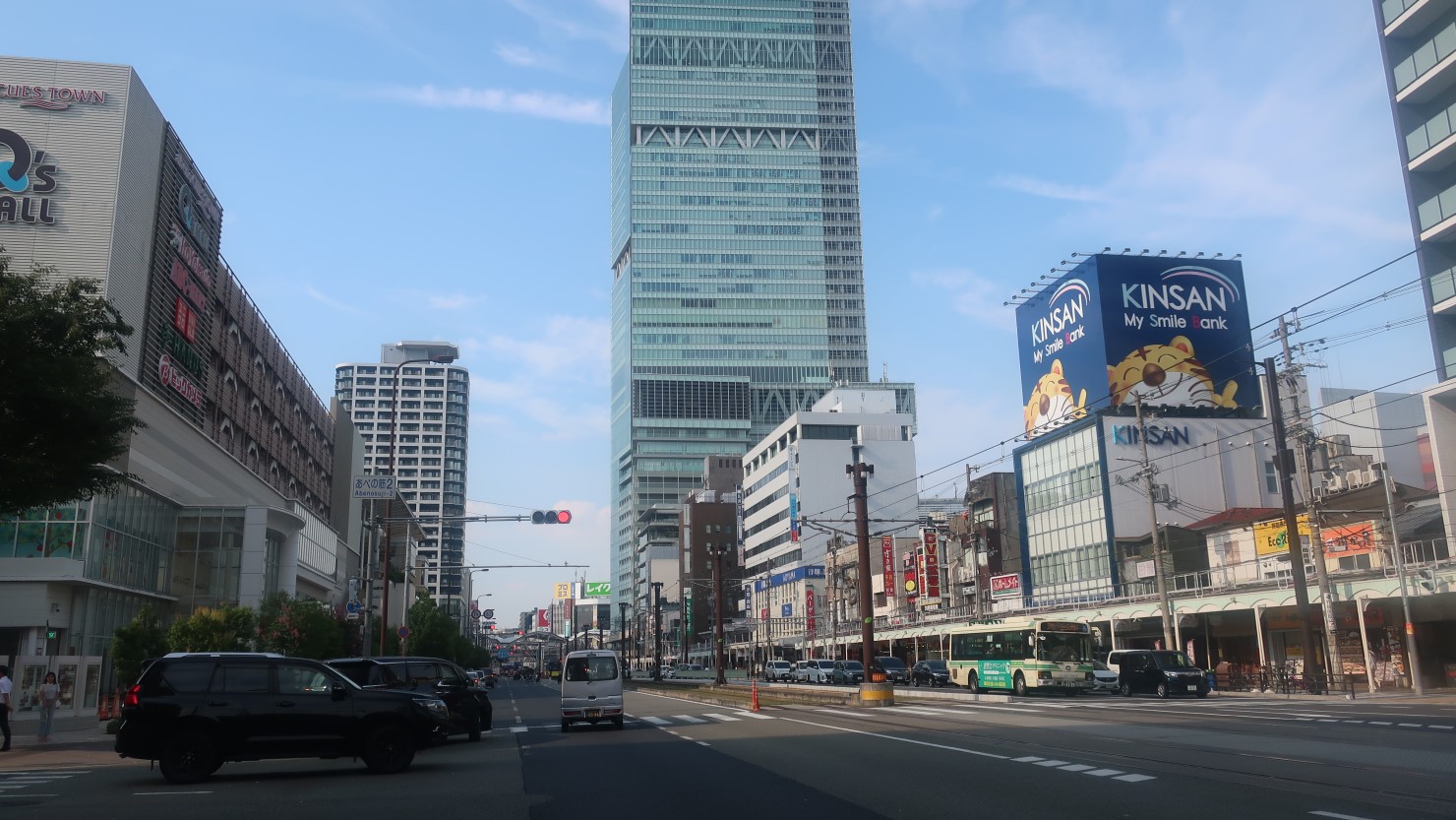 左手にわずかにロゴが見えているあべのキューズモール。2018年におよそ再開発が終わり現在の風景になった