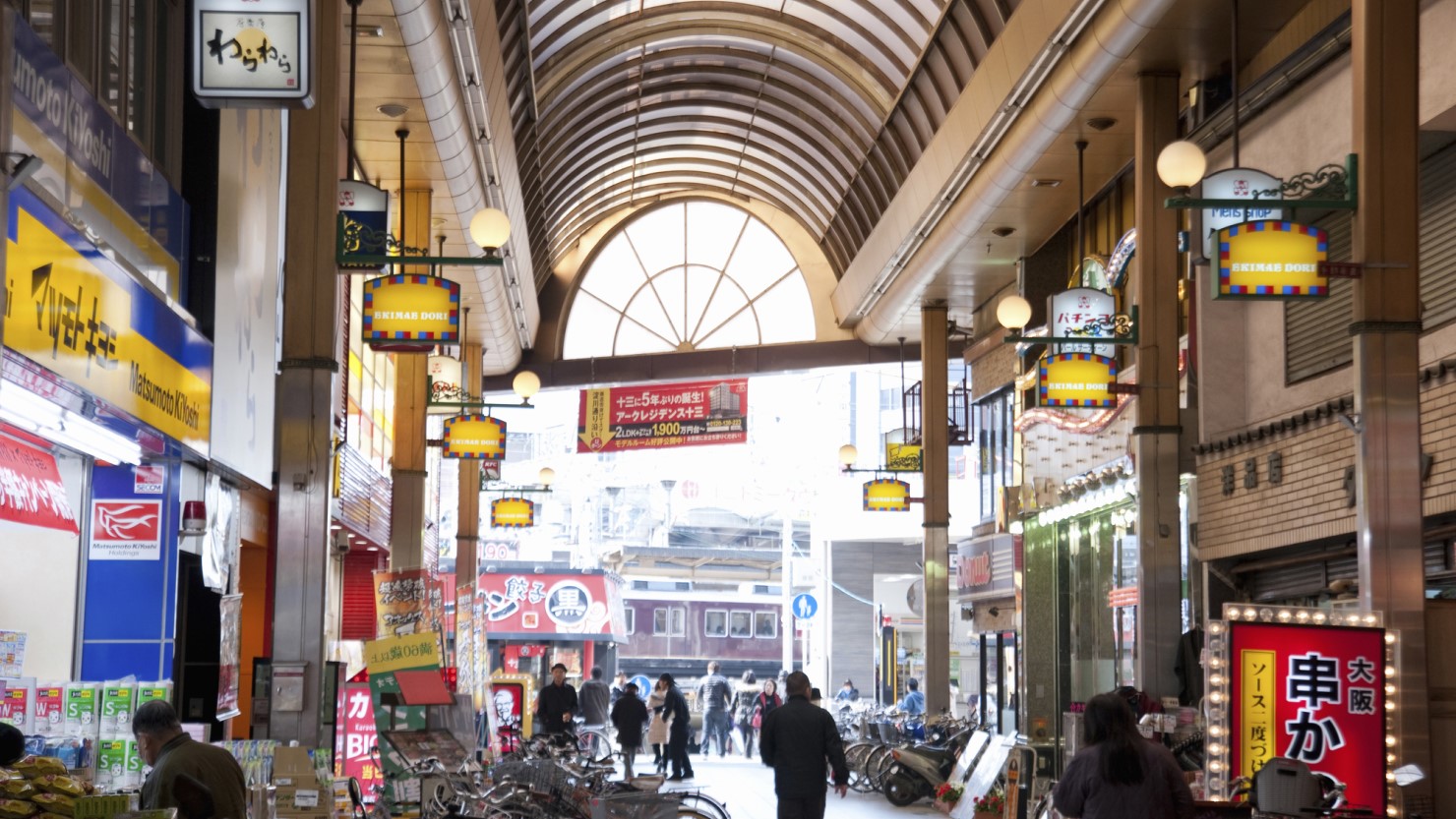 駅前商店街のアーケード
