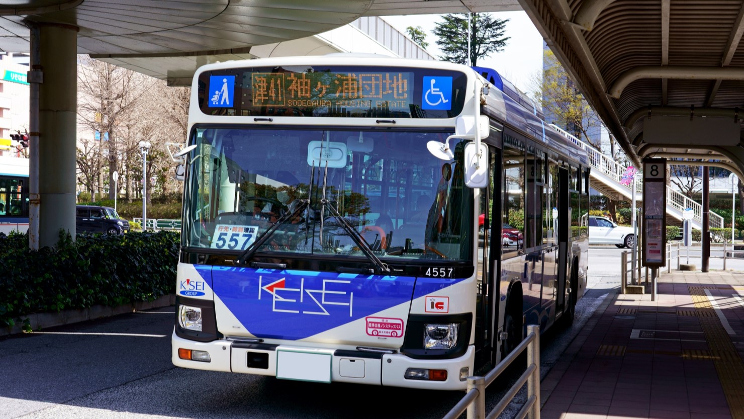 京成津田沼駅に停車中のバス