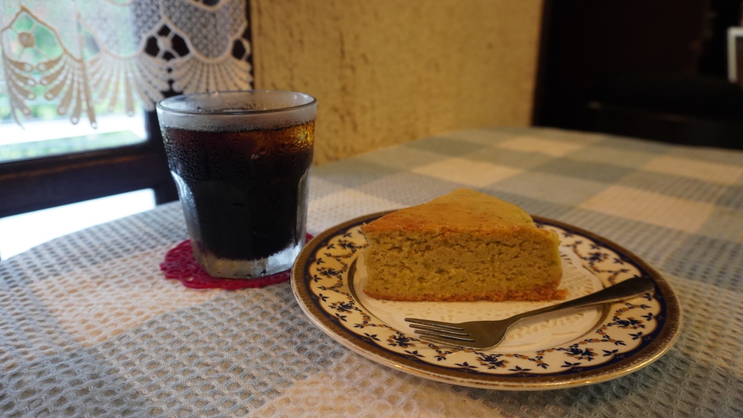 枝豆の粒感がしっかり残ったずんだのチーズケーキはコーヒーが付いて800円