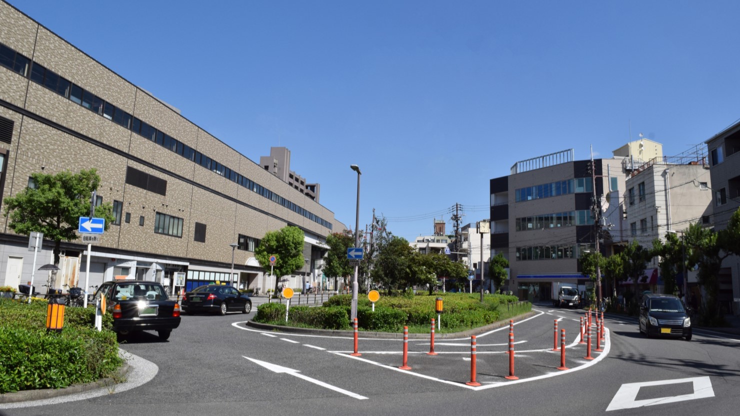 下茶屋駅前の街並み