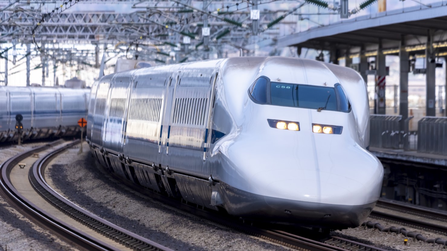 走行中の新幹線