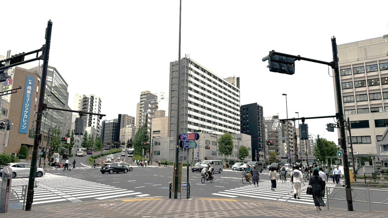 春日通りと白山通りがクロスする春日町交差点　© 三日月