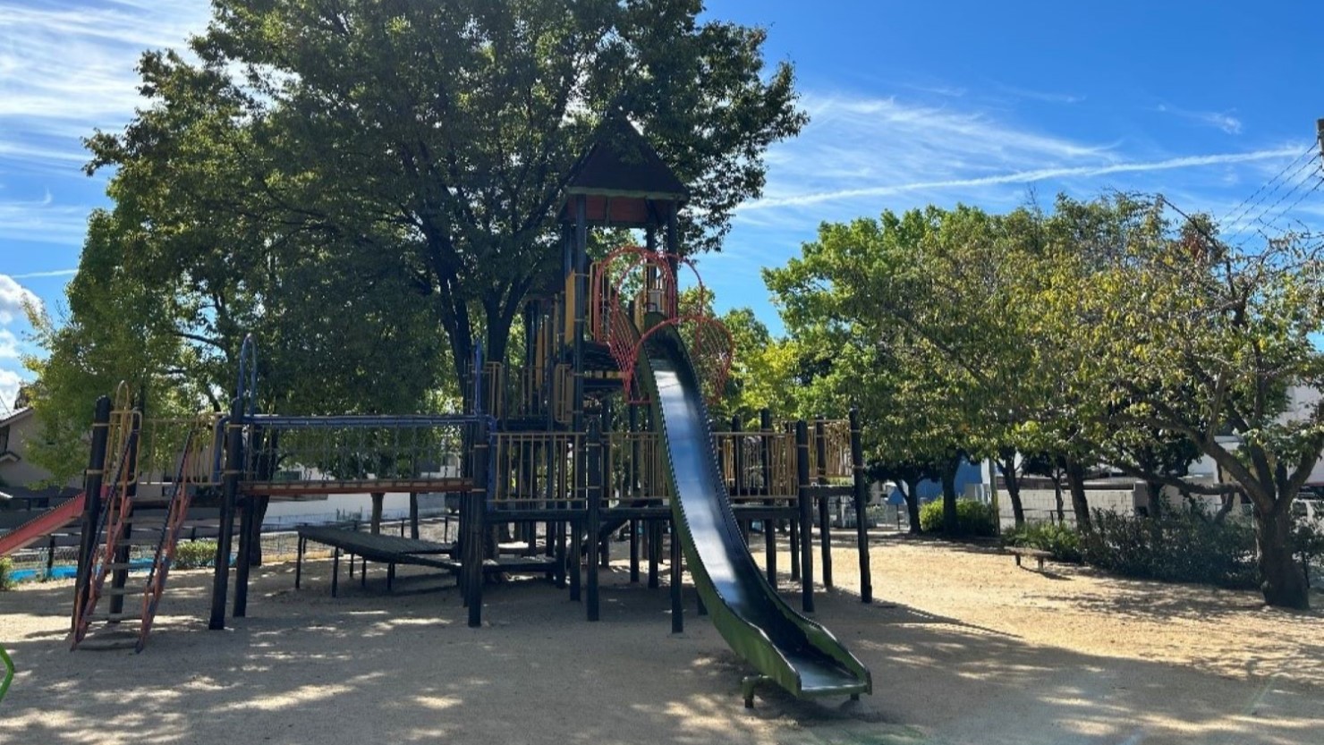 あらきの森公園　大きなすべり台が大人気