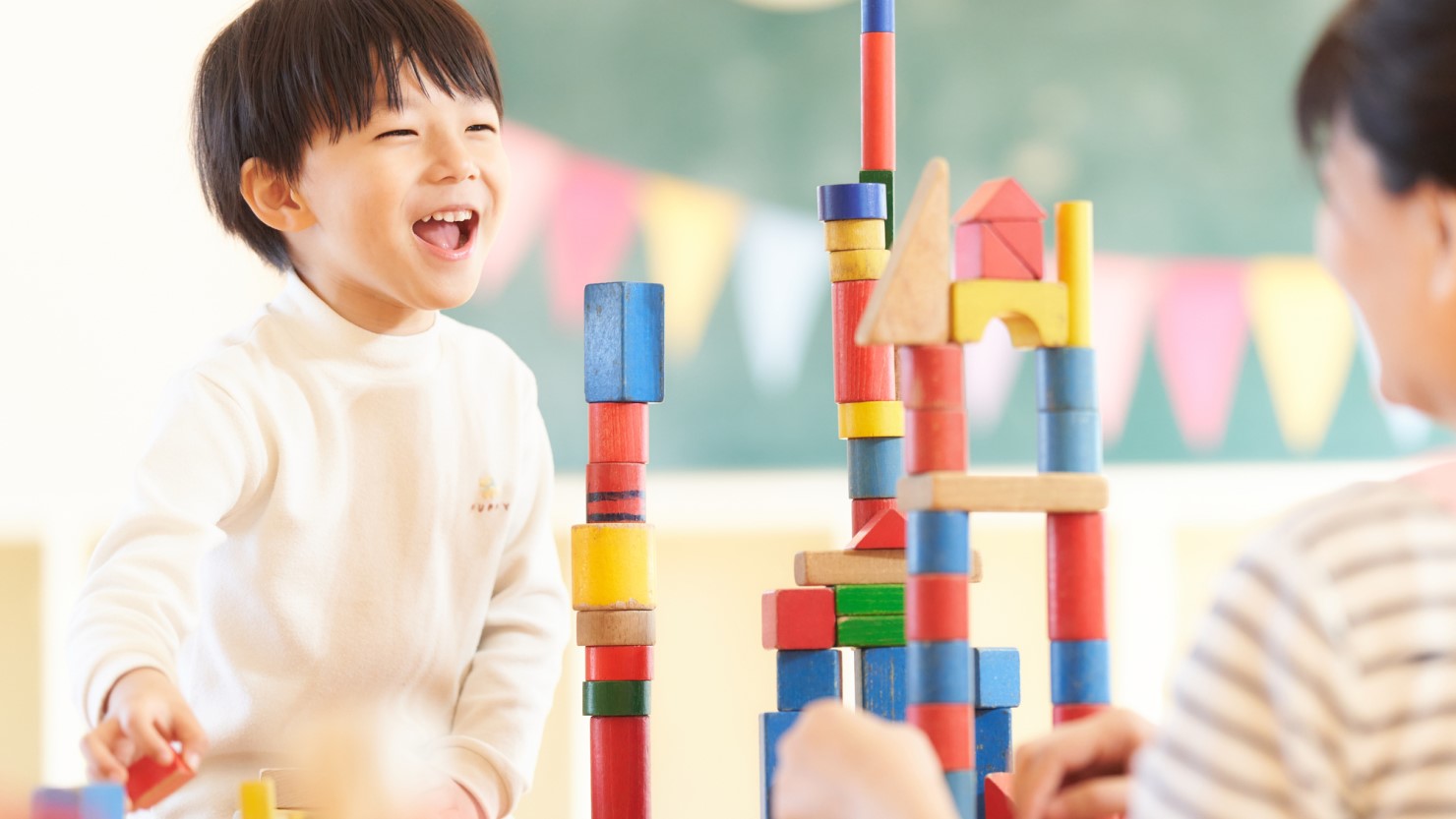 保育施設で遊ぶ子どもの様子