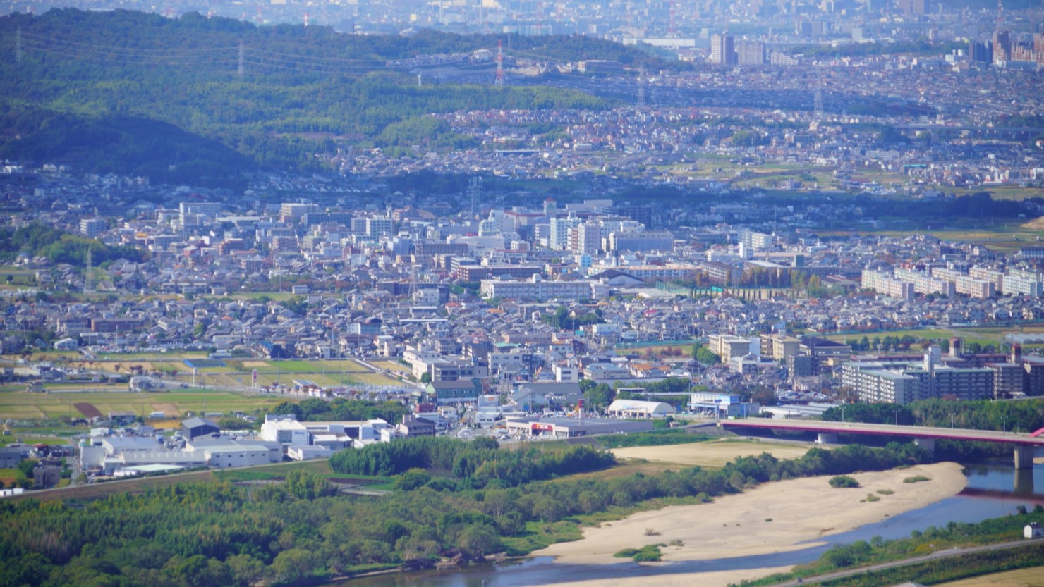 近隣の山から見た松井山手のある京田辺市の様子