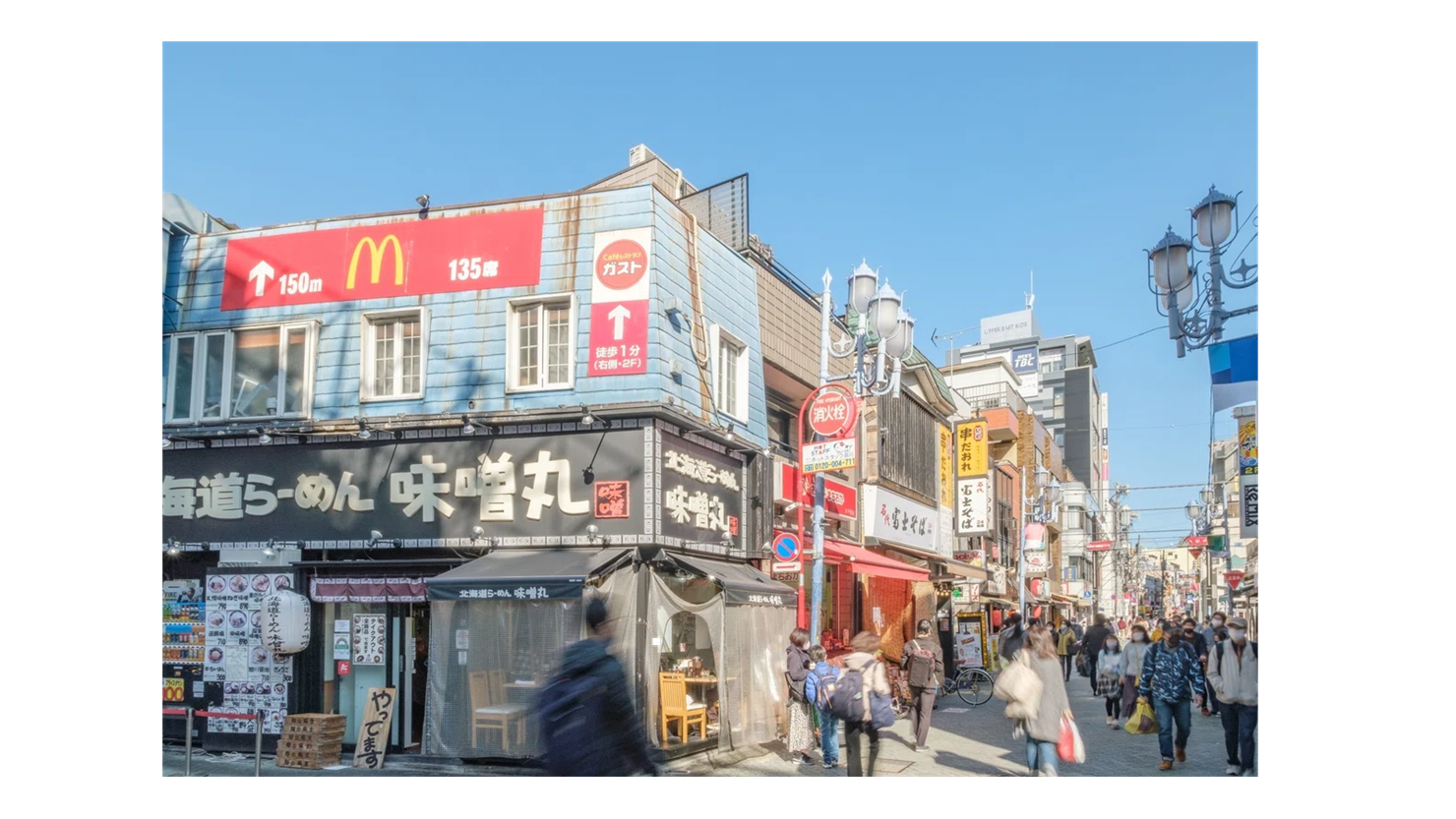 リーズナブルな価格帯の店が立ち並ぶ北千住の商店街