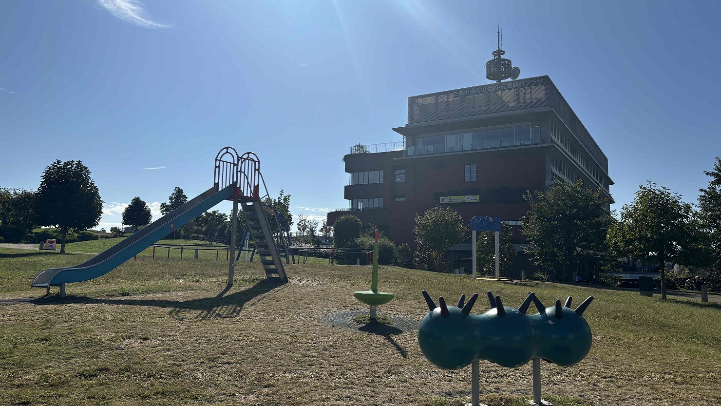 スポーツセンターと支援センターが一体となった「三鷹中央防災公園・元気創造プラザ」