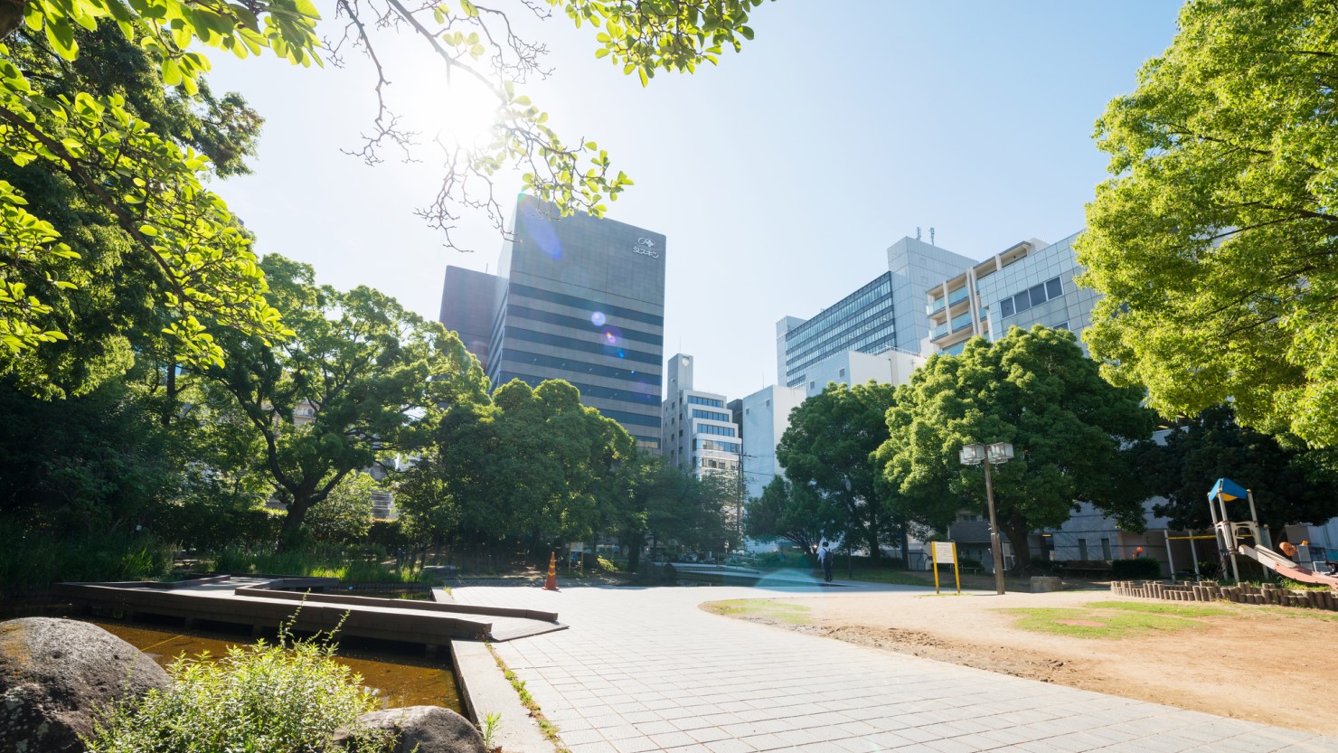 江坂駅付近の豊津公園