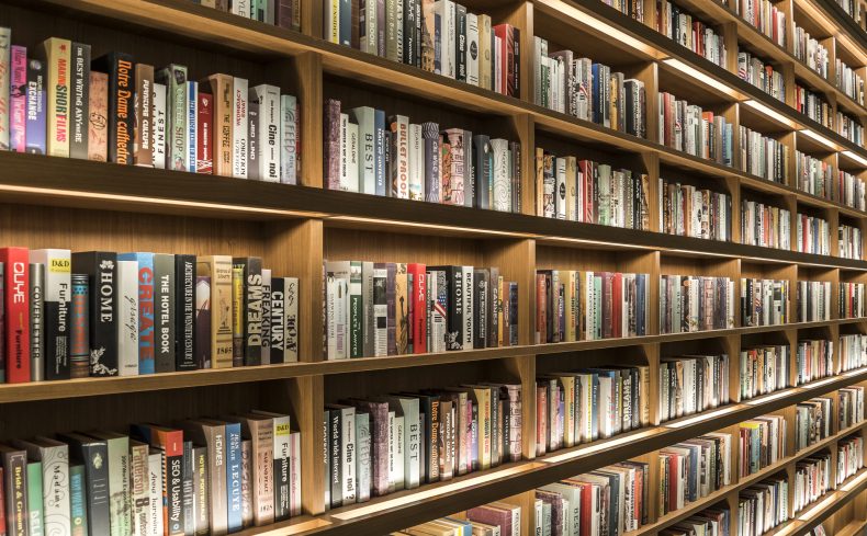 編集スタッフが独断と偏見で選ぶ！おすすめの家づくり本４選