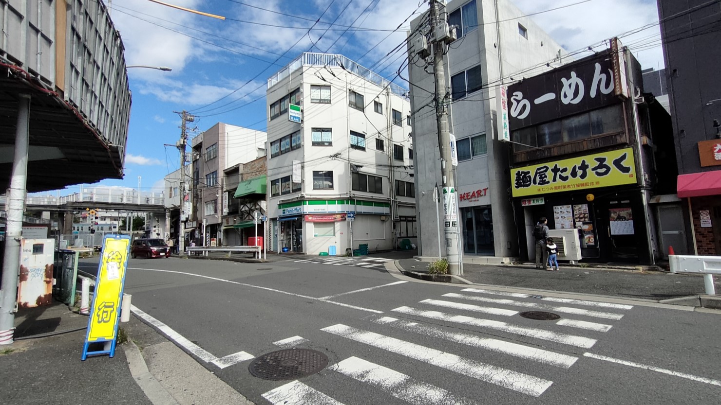 南側の駅前の様子