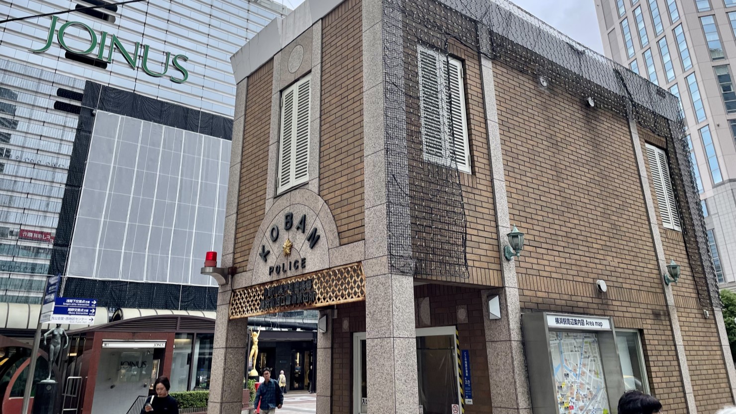 横浜駅西口にある交番