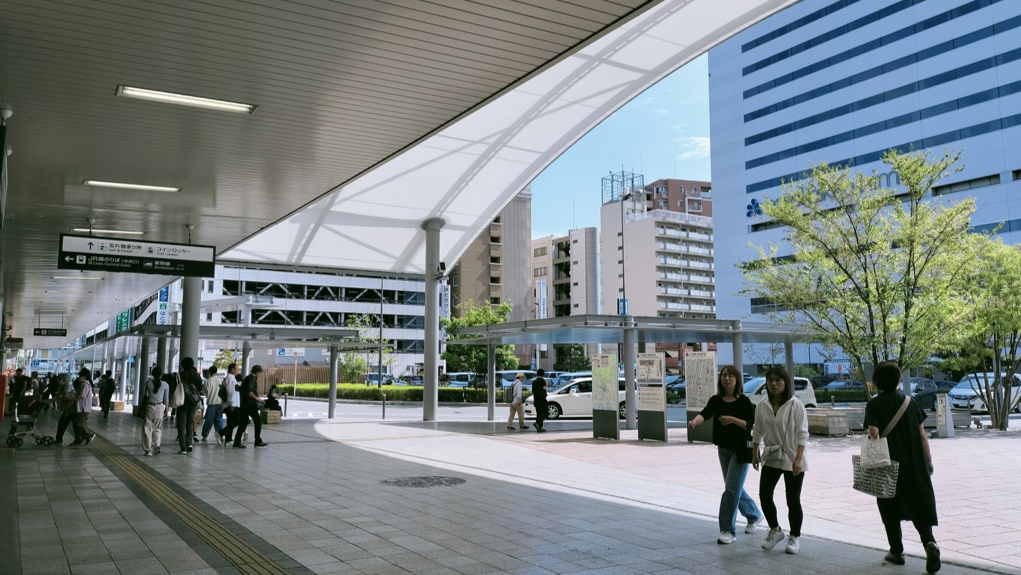 主に乗降場所として利用される落ち着いた雰囲気の南口エリア