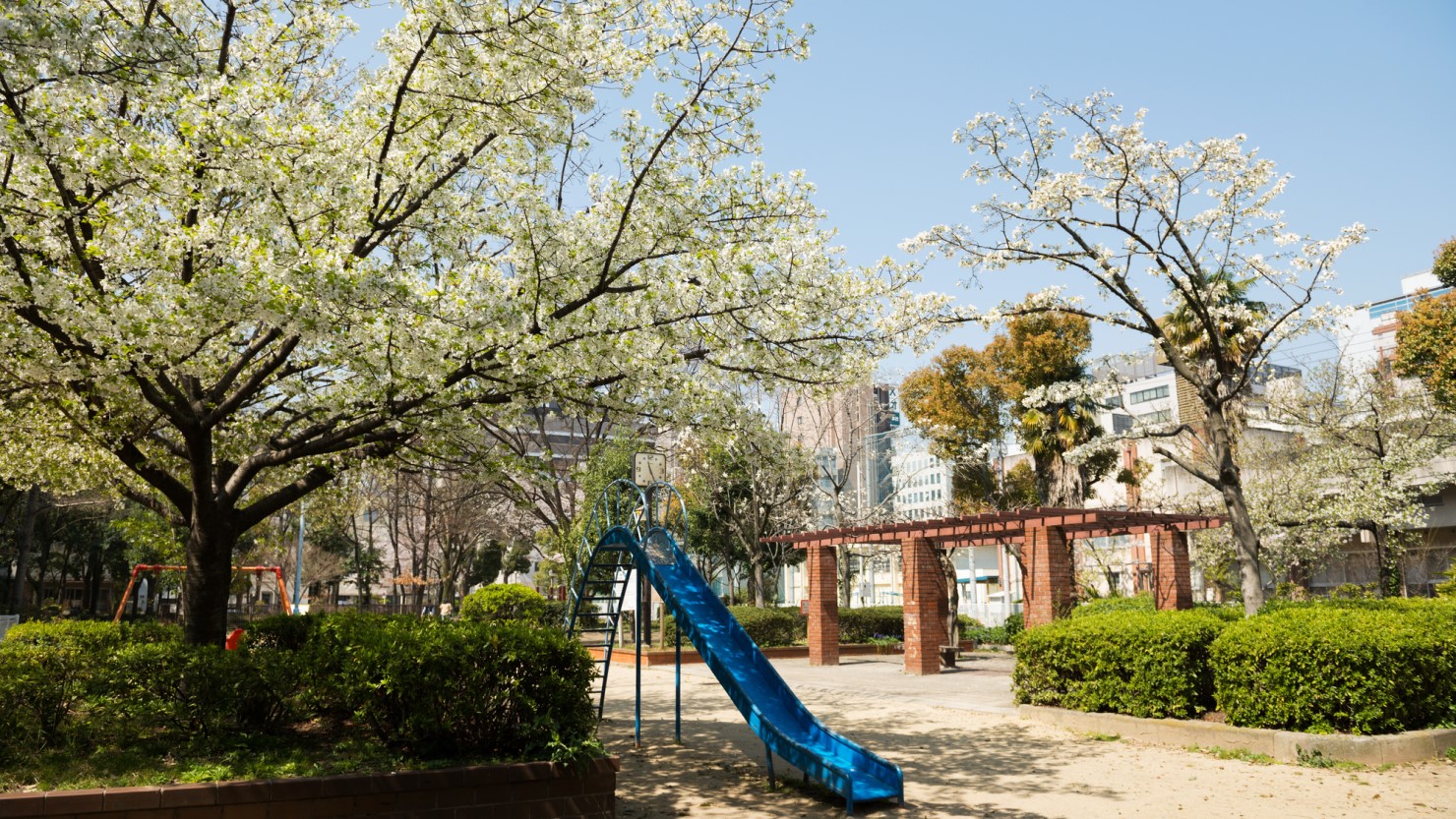 阿波座駅の南東にある阿波座南公園