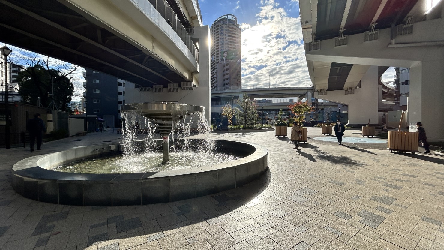 麻布十番駅3番出口からすぐの一の橋公園