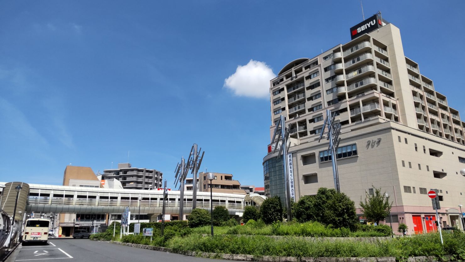 清瀬駅北口側にある大型複合施設「クレア」　© 瀧澤伸夫