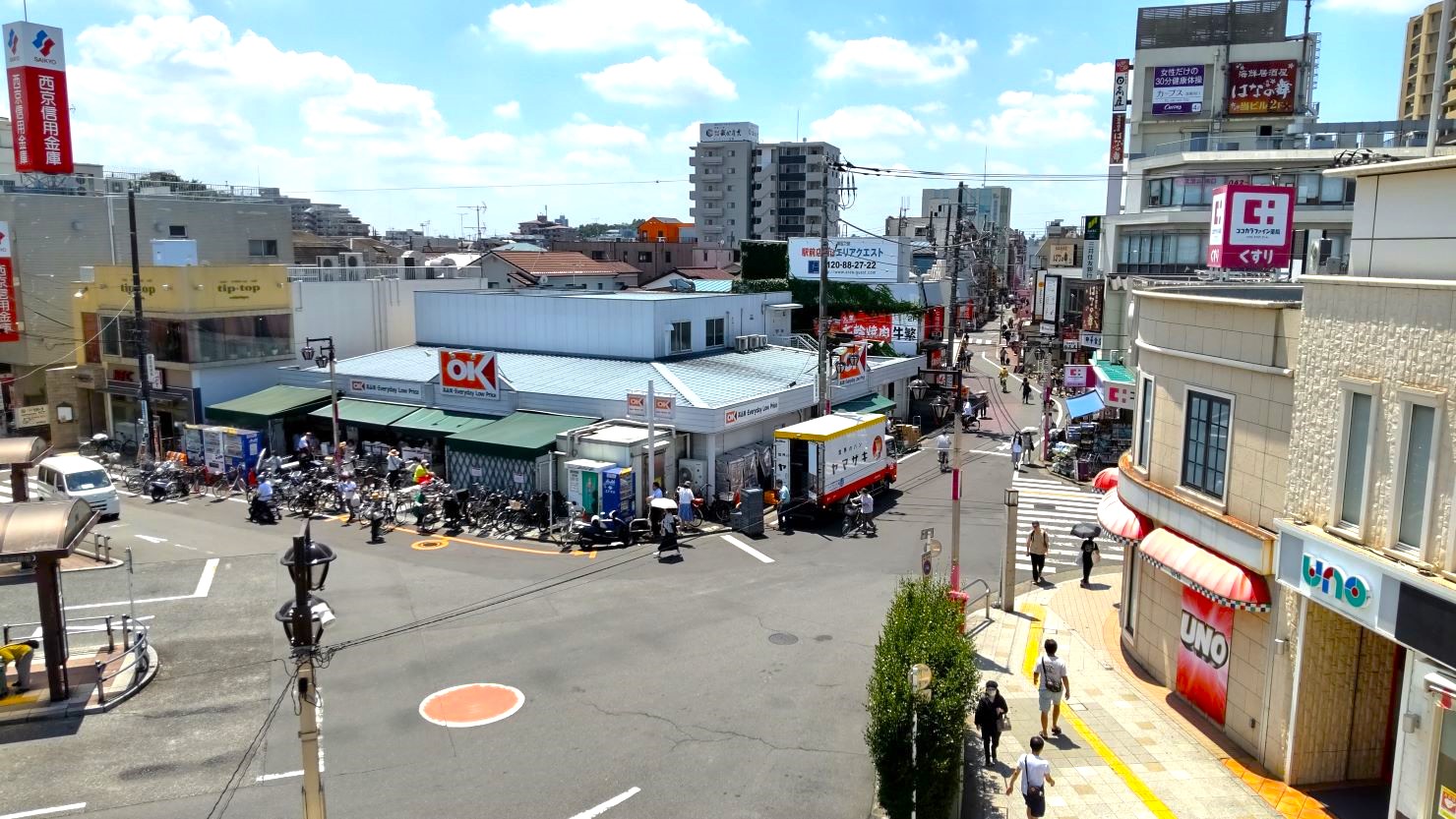清瀬駅南口側にスーパーと商店街　© 瀧澤伸夫
