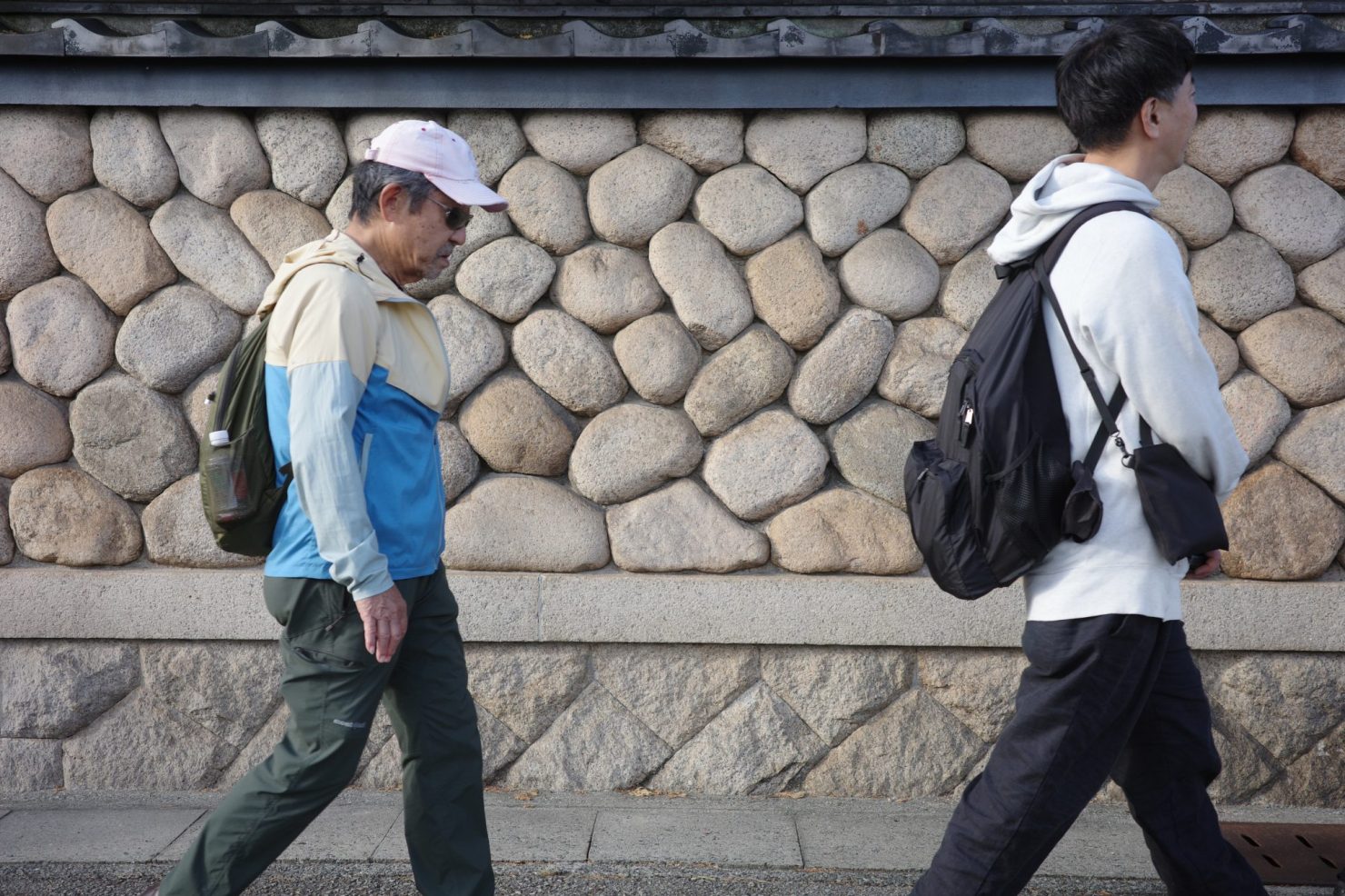 玉石(たまいし)の谷積みや切石の布積みなど、石の形態や積み方を複数組み合わせているところも