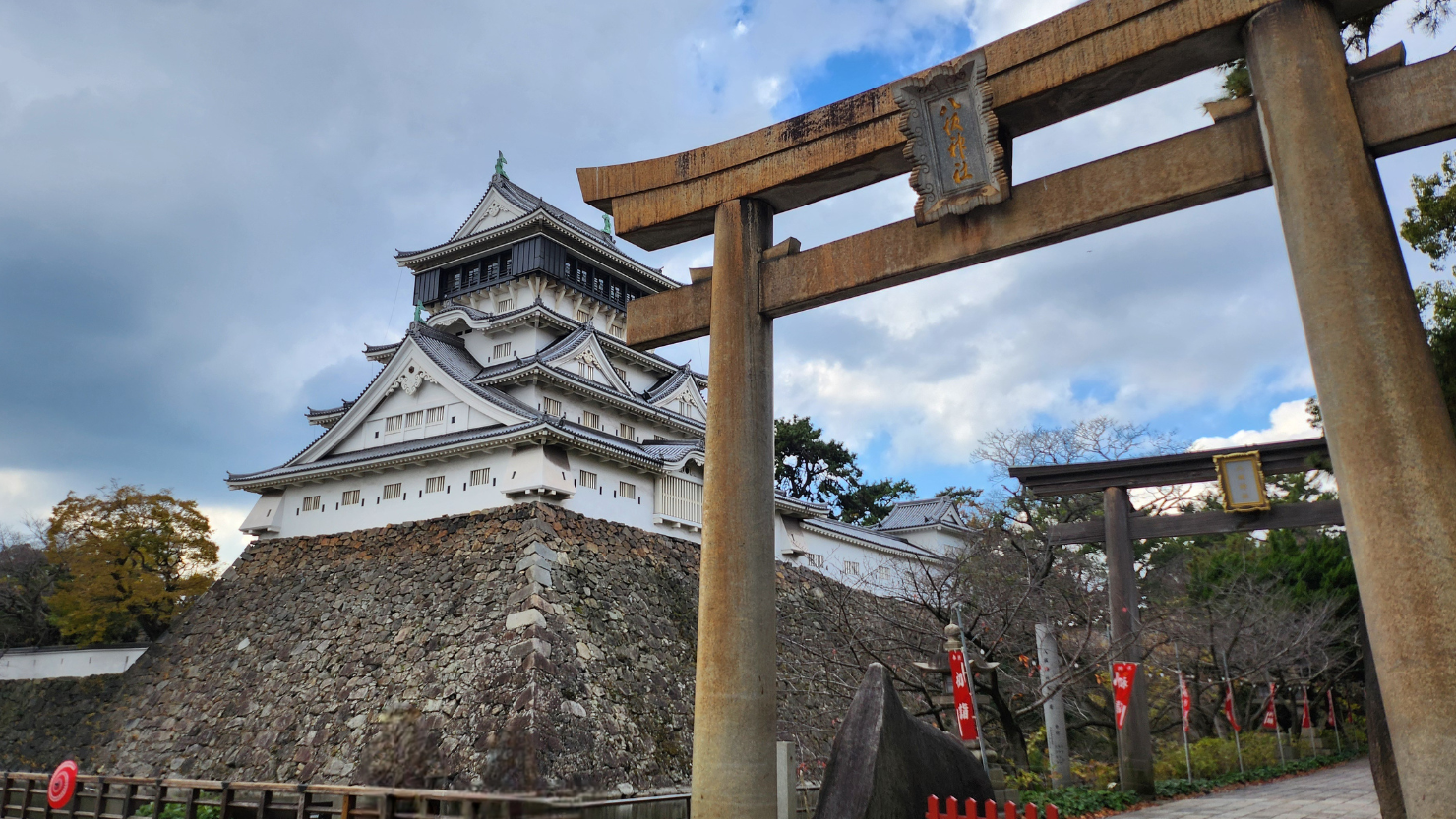 小倉城と鳥居