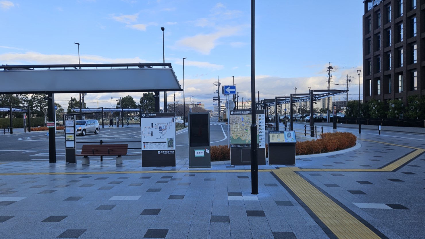リニューアルされた東口のバスロータリー