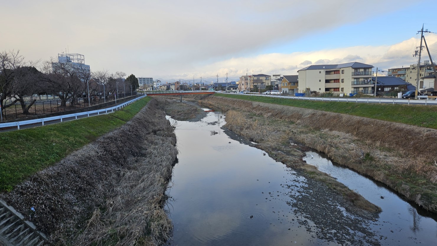 普段は水位が低い小畑川