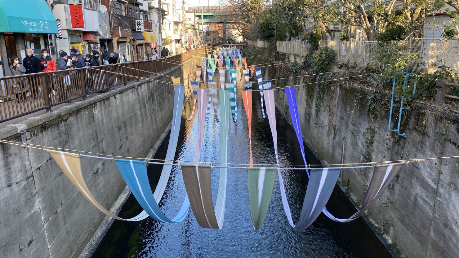「染の小道」開催中の妙正寺川