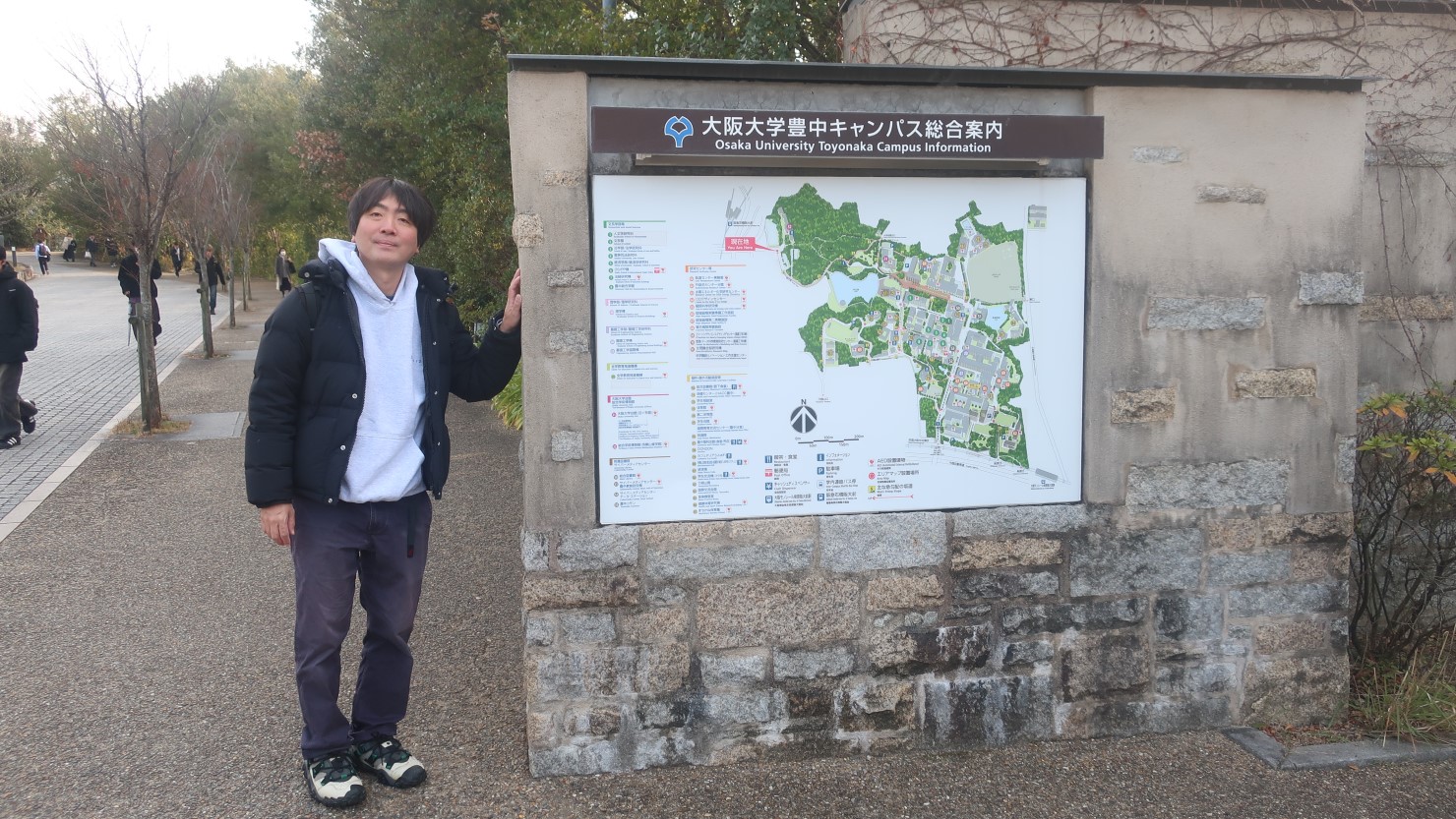 訪れたのが平日の昼間ということもあり多数の学生とすれ違いました