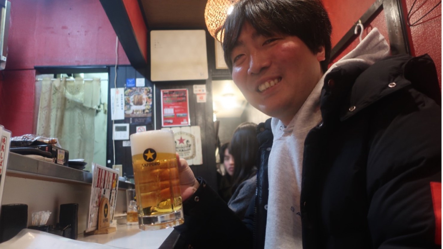 カウンターのみの小さなお店です