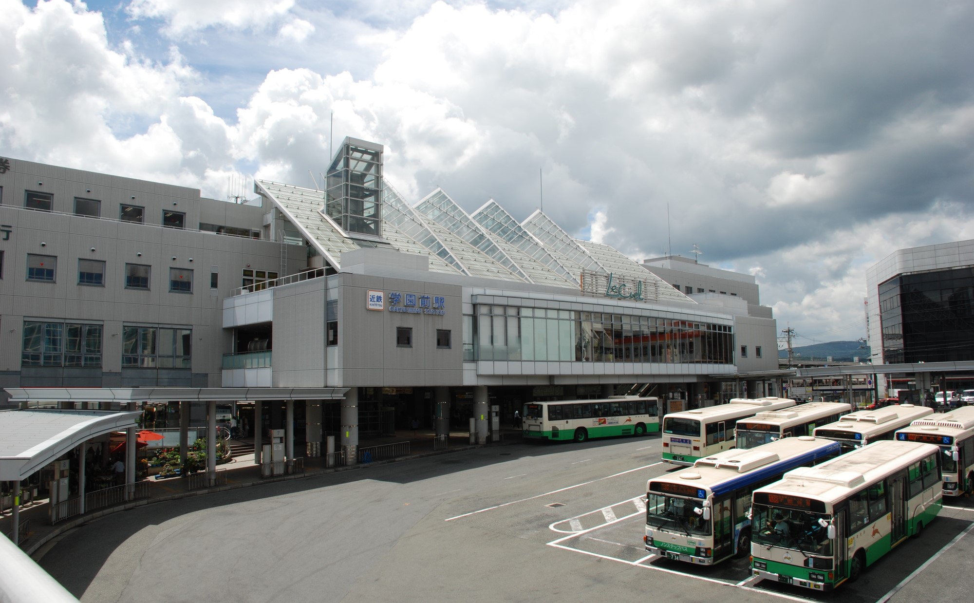 奈良市「学園前」駅の住みやすさとは？  県内有数の高級住宅街としても知られる、上品で落ち着いた街