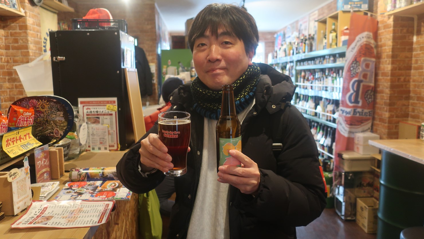 箕面のクラフトビールといえば、箕面ビール。さすがお膝元。定番のスタウト、ペールエールのほか、今回いただいたコラボ商品に加えシーズナルのものと種類も豊富に取りそろえてありました