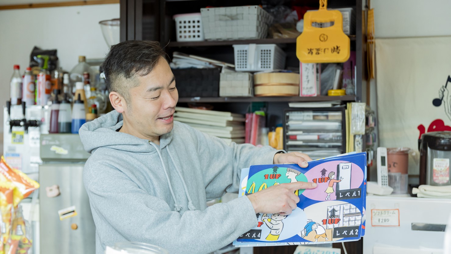 紙芝居を使って、お風呂に入る時のマナーなどをおもしろくレクチャー