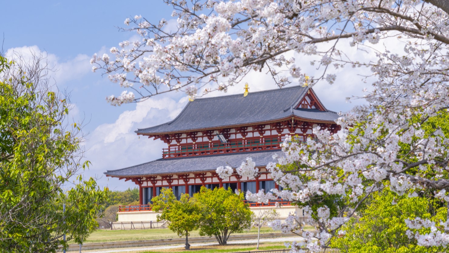 平城宮跡歴史公園は、新大宮駅から徒歩約20分