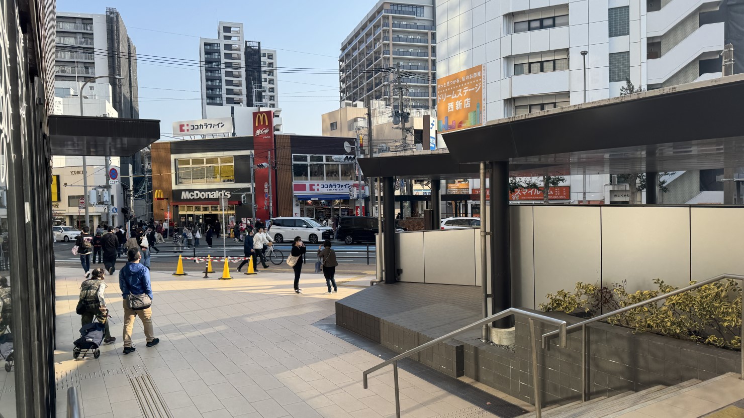 地下鉄空港線の西新駅周辺