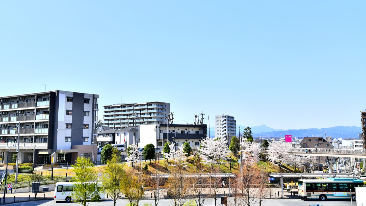 狭山市駅西口の風景
