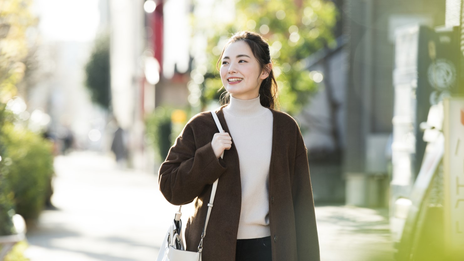 散歩をする女性