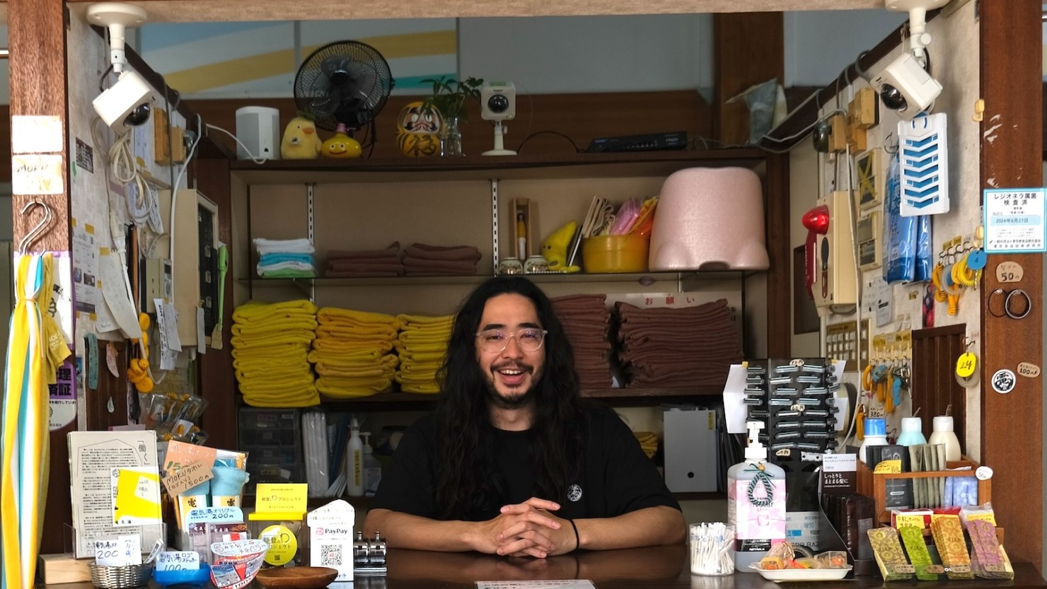 電気湯4代目の大久保勝仁さん。番台に座ることはあまりなく裏方に徹する