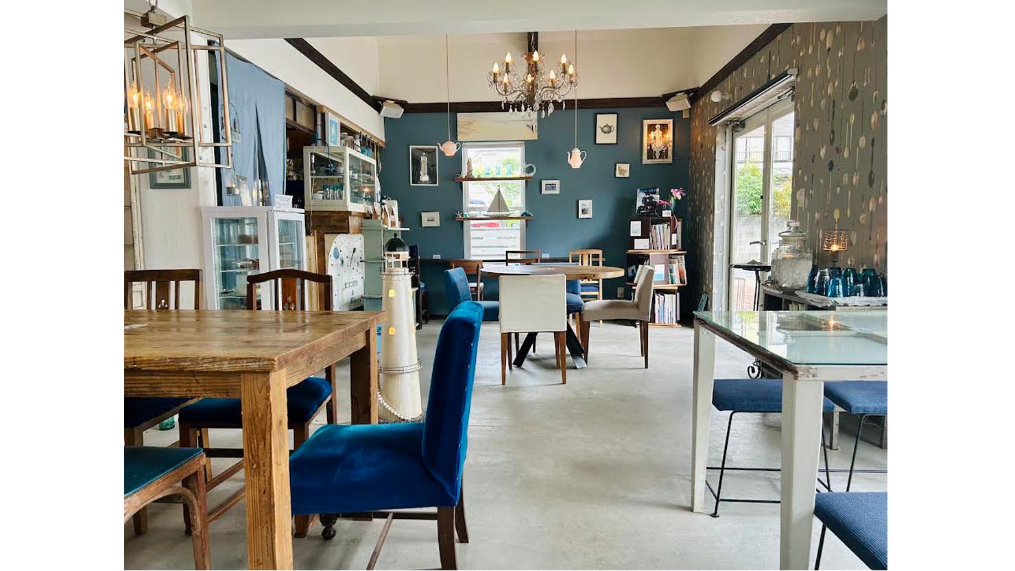 ちょっと寂しげな海辺の小屋がテーマ