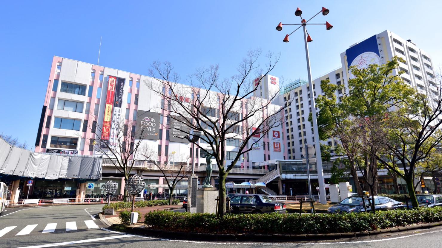 阪急塚口駅前風景