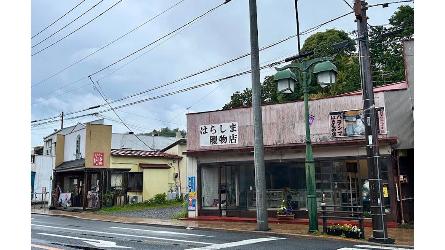 画像右上の看板は、私が学生時代に描いたもの